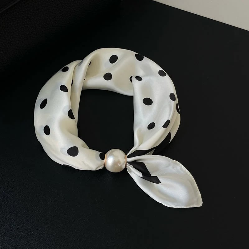 📍🧣 Effortless Glamour: Pop-On Pearl Necklace Scarf ✨