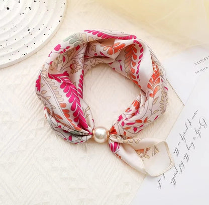 📍🧣 Effortless Glamour: Pop-On Pearl Necklace Scarf ✨