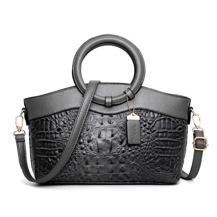 Heritage Embossed Leather Bag – Refined Old-World Charm ✨