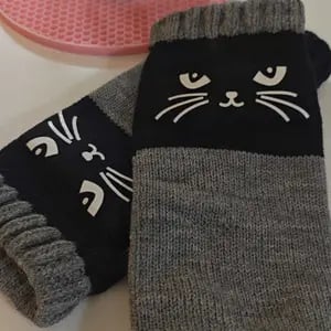 Cozy Cat Embroidered Fingerless Gloves 🐱 – Cute Winter Knitwear