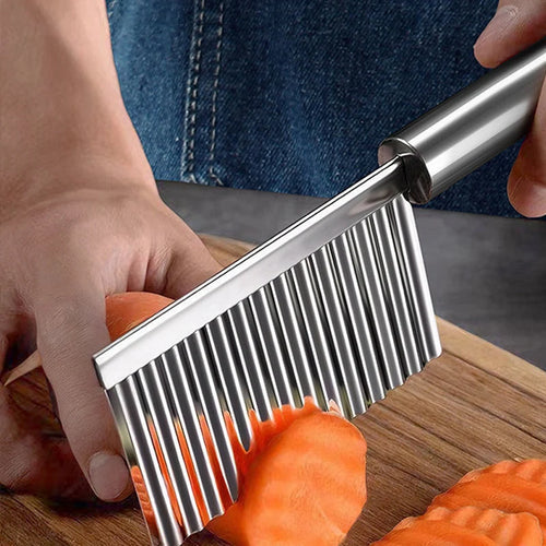 Stainless Steel Crinkle Cutter 🔪 – Wavy Vegetable Slicing Knife