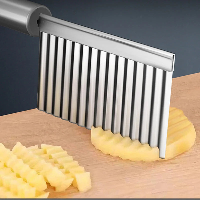 Stainless Steel Crinkle Cutter 🔪 – Wavy Vegetable Slicing Knife