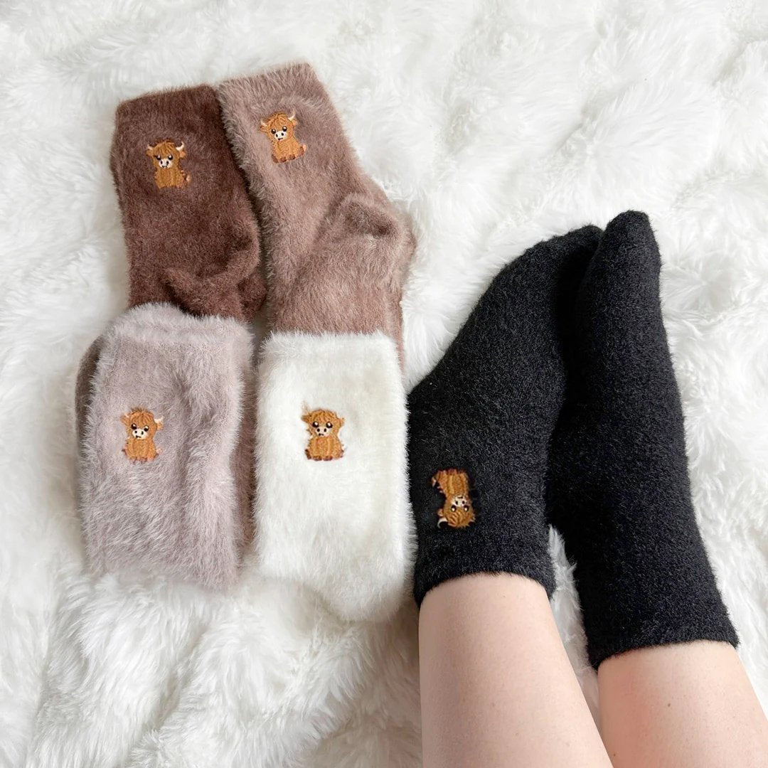 🐾 Thick Plush Highland Cow Crew Socks Soft Skin-Friendly Socks for Home & Office💕