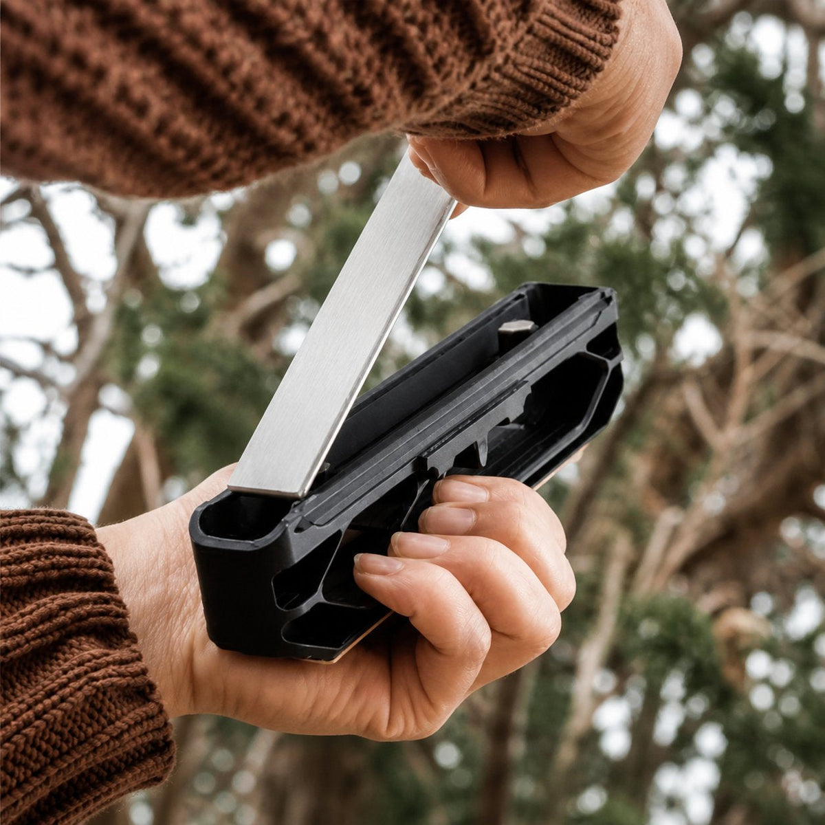 🛠️ Venture Pocket Edge Sharpener – Quick Blade Care Anywhere 🔪