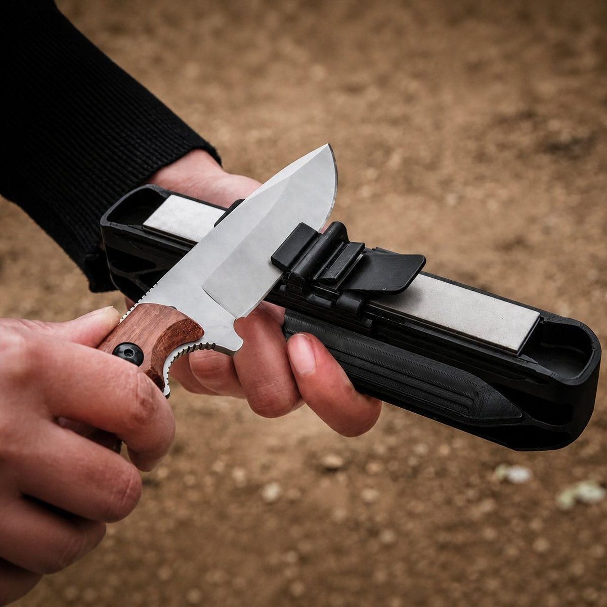 🛠️ Venture Pocket Edge Sharpener – Quick Blade Care Anywhere 🔪