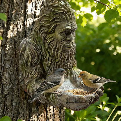 Bigfoot-Inspired Outdoor Bird Feeder for Garden Bird Lovers 🐦🌲