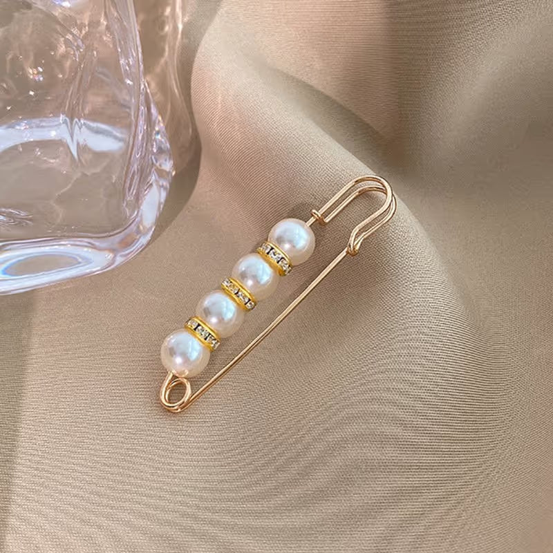 ✨ Pearl & Rhinestone Safety Pin Brooch – Elegant Decorative Fashion Accessory