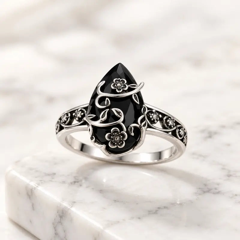 🖤🌹 Vintage Floral Black Stone Ring – Dark Romance, Timeless Style